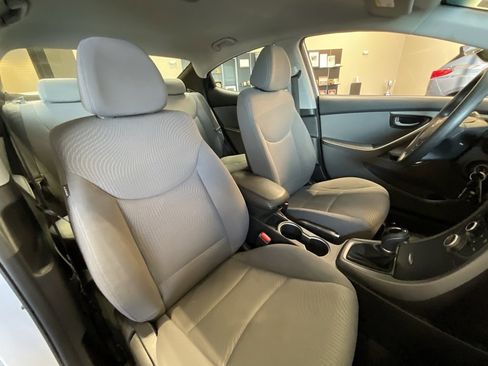 Used 2015 Hyundai Elantra SE w/ Option Group 02 image 18