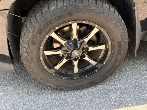 Used 2007 Chevrolet Suburban LTZ w/ LTZ Preferred Equipment Group AWD/4WD image 21