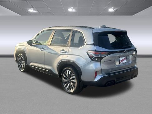 Used 2025 Subaru Forester Touring w/ Popular Package - Touring AWD/4WD image 5