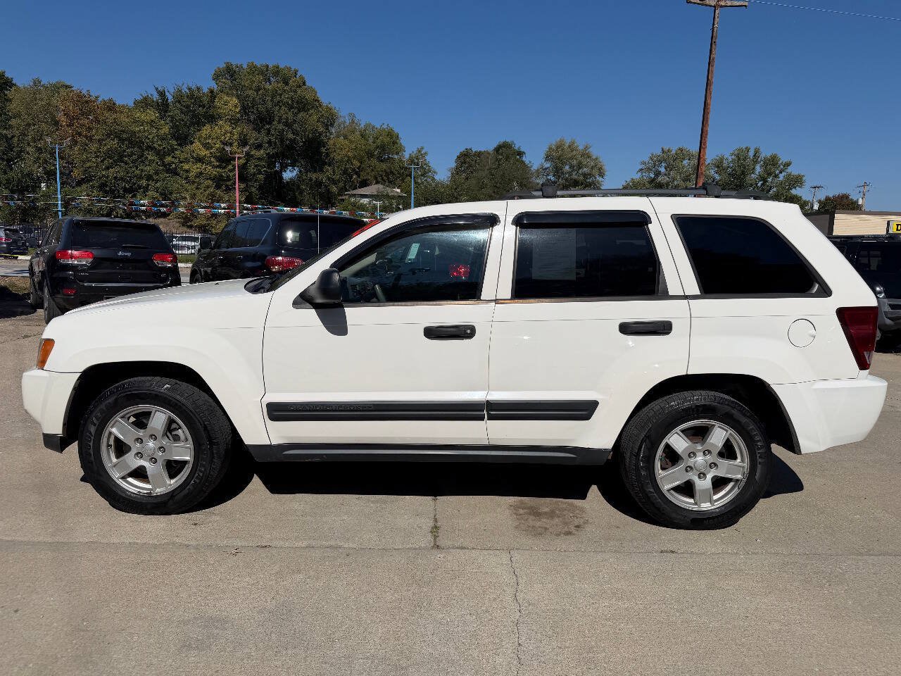 Used 2005 Jeep Grand Cherokee Laredo w/ Cargo Convenience Group AWD/4WD image 4
