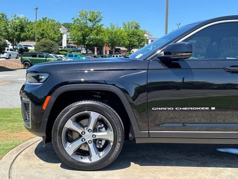 New 2026 Jeep Grand Cherokee L Limited w/ Luxury Tech Group II AWD/4WD image 12