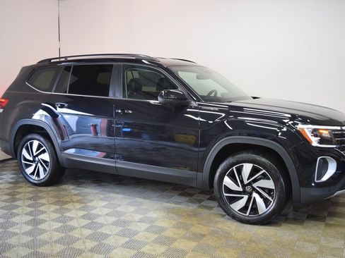 New 2026 Volkswagen Atlas SE image 2