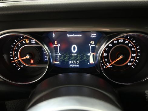 Used 2022 Jeep Wrangler Unlimited Sahara w/ Dual Top Group AWD/4WD image 25