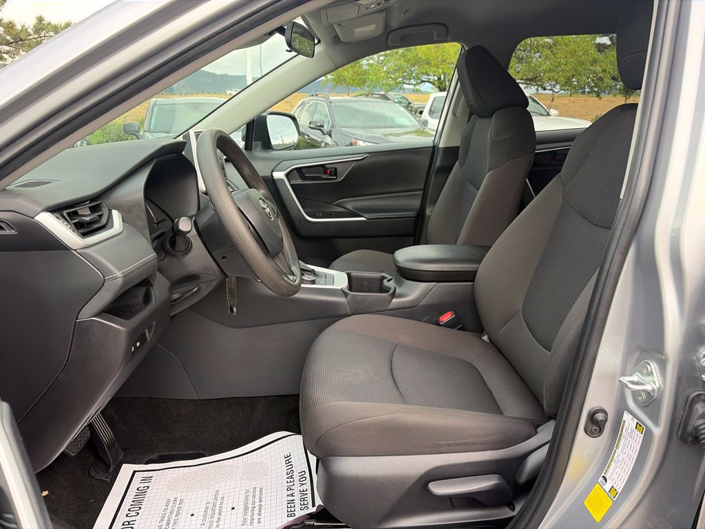 Used 2025 Toyota RAV4 LE AWD/4WD image 22