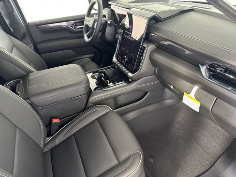 New 2026 GMC Yukon XL Elevation image 41