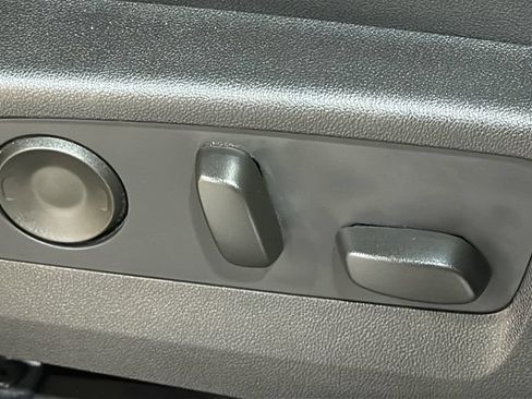 Used 2024 GMC Canyon AT4 w/ AT4 Premium Package AWD/4WD image 9