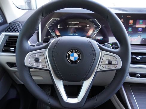 Used 2026 BMW X7 xDrive40i w/ Executive Package image 18