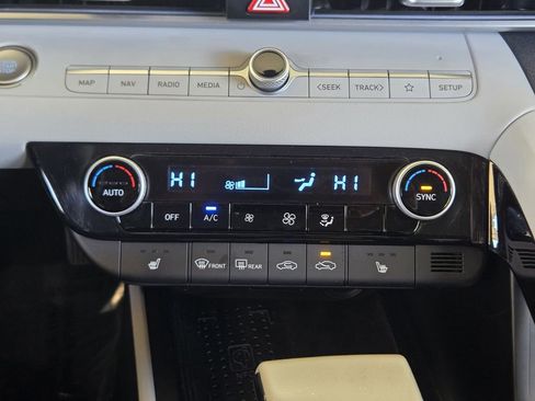 Certified 2021 Hyundai Elantra Limited w/ Cargo Package image 18