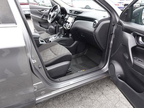 Used 2017 Nissan Rogue Sport SV w/ SV Premium Package AWD/4WD image 34