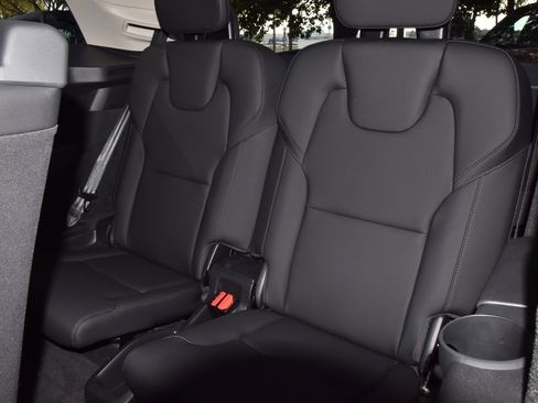 Used 2025 Volvo XC90 B6 Plus image 15