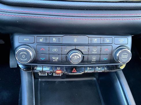 Used 2024 Dodge Durango GT image 19