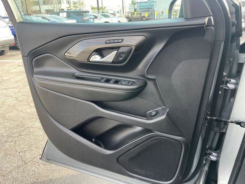 Used 2024 GMC Terrain SLT image 18