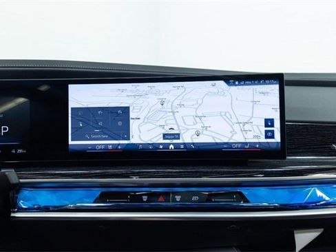Used 2025 BMW i7 xDrive60 w/ Executive Package image 21
