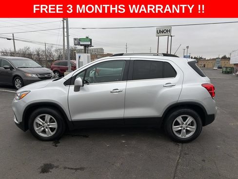 Used 2020 Chevrolet Trax LT w/ LT Convenience Package FWD image 26