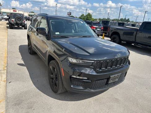 Used 2023 Jeep Grand Cherokee Limited w/ Black Appearance Package AWD/4WD image 25