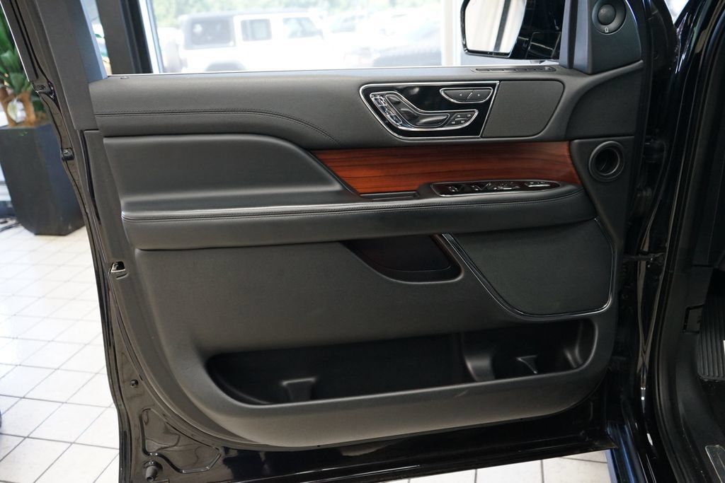 Used 2021 Lincoln Navigator Reserve AWD/4WD image 26