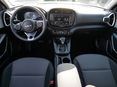 Certified 2025 Kia Soul LX image 10