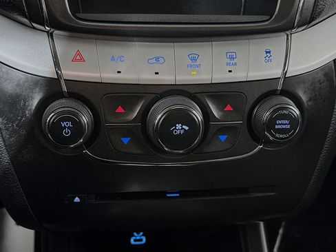 Used 2018 Dodge Journey SE image 14