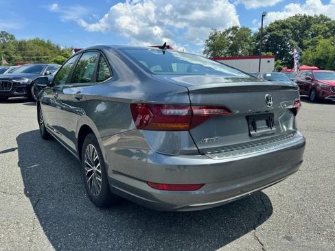 Used 2019 Volkswagen Jetta SEL w/ Cold Weather Package FWD image 3