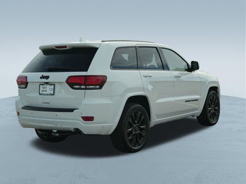 Used 2018 Jeep Grand Cherokee Altitude RWD image 9