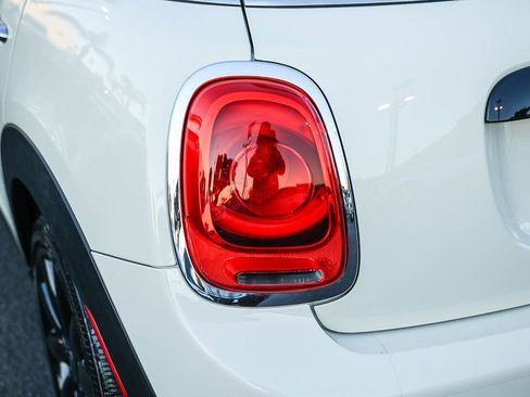 Used 2019 MINI Cooper S image 9