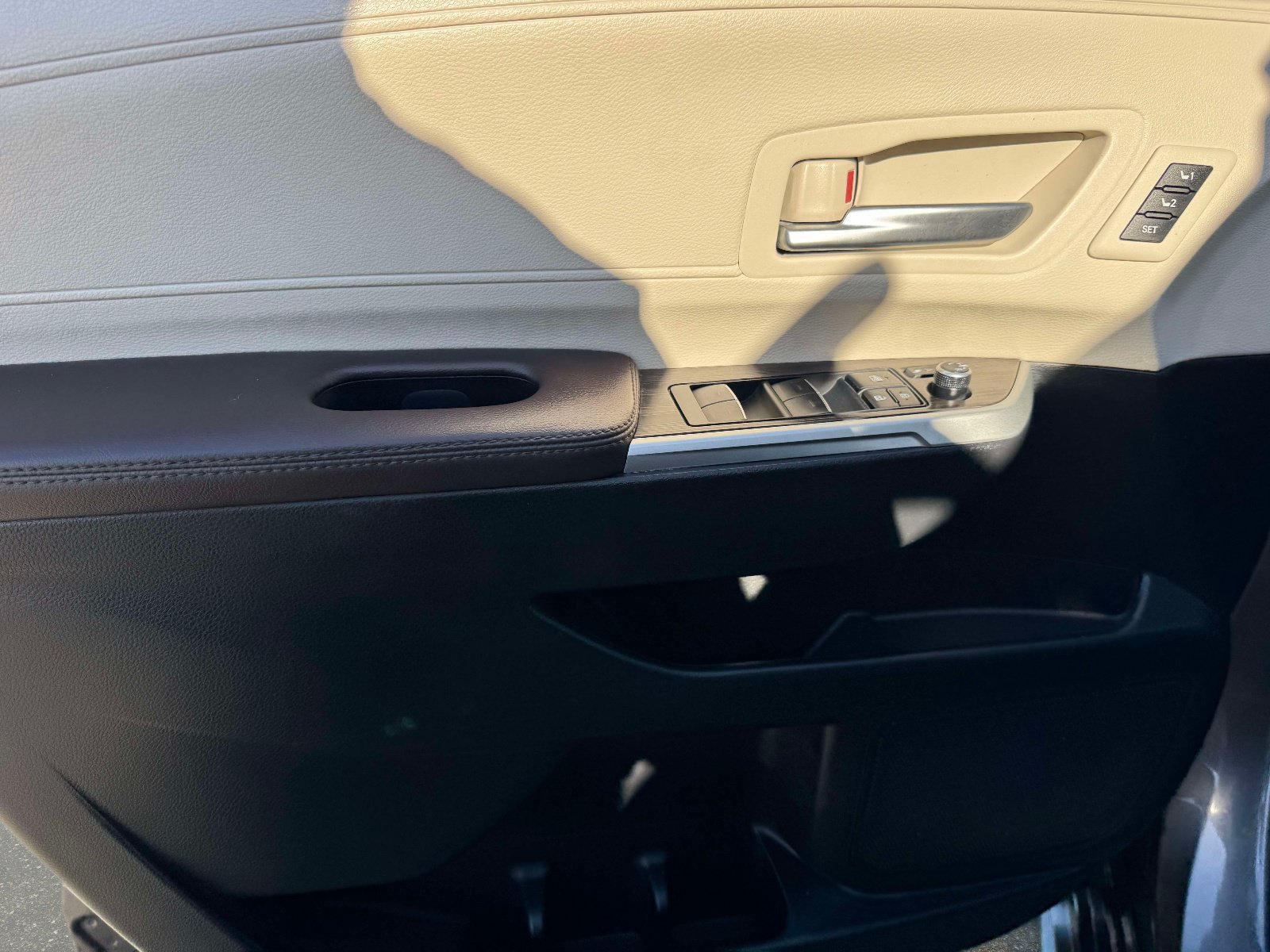 Certified 2023 Toyota Sienna Platinum AWD/4WD image 19