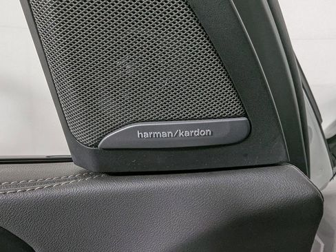 Used 2024 BMW X7 xDrive40i w/ Executive Package image 17