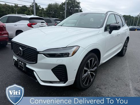 Used 2024 Volvo XC60 B5 Plus w/ Protection Package Premier AWD/4WD image 4