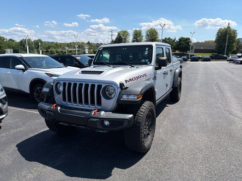Used 2022 Jeep Gladiator Mojave w/ Cold Weather Group AWD/4WD image 2