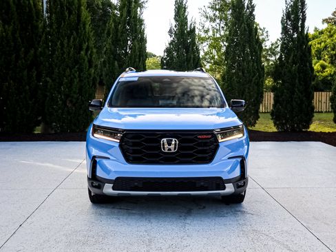 Used 2025 Honda Pilot TrailSport image 3