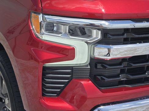 Used 2023 Chevrolet Silverado 1500 LT AWD/4WD image 10
