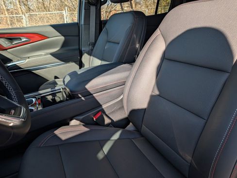 Used 2026 Chevrolet Traverse Z71 w/ Driver Confidence Package image 17