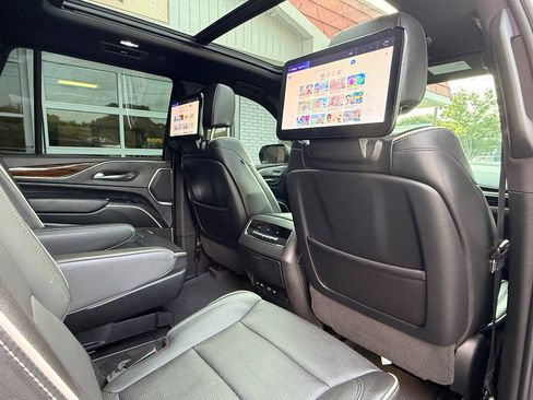 Used 2023 Cadillac Escalade Premium Luxury AWD/4WD image 41