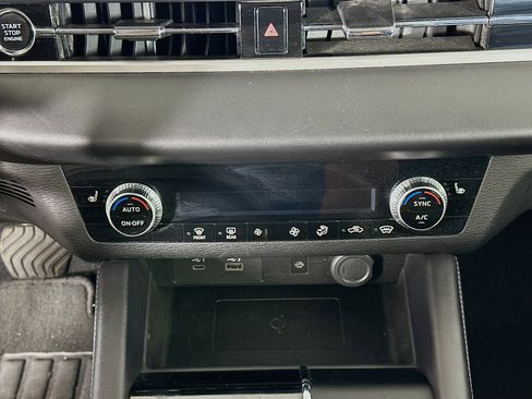 Used 2024 Mitsubishi Outlander SE image 23