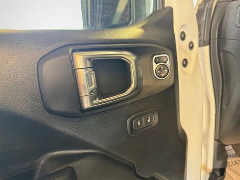 Used 2023 Jeep Gladiator Sport image 14