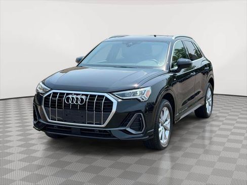 Used 2023 Audi Q3 2.0T Premium w/ Convenience Package AWD/4WD image 3