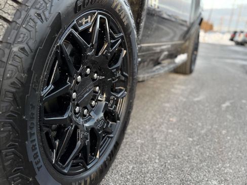 Certified 2025 GMC Hummer EV 2X image 12