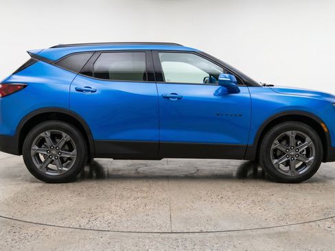 Used 2025 Chevrolet Blazer LT FWD image 11