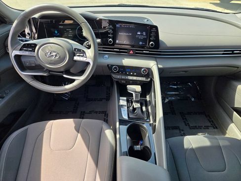 Used 2022 Hyundai Elantra SEL w/ Convenience Package FWD image 24