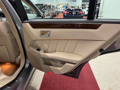 Used 2014 Mercedes-Benz E 350 4MATIC Sedan image 36