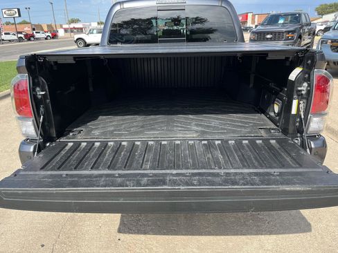Used 2021 Toyota Tacoma TRD Off-Road image 10