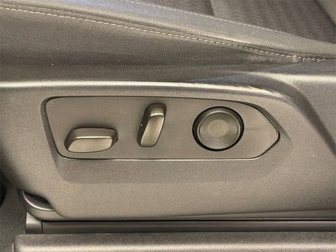 Used 2022 Chevrolet Silverado 1500 Custom image 20