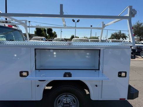 New 2026 Ford F250 XL w/ XL Chrome Package image 13