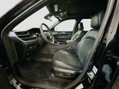 Used 2022 Jeep Grand Cherokee Trailhawk w/ Luxury Tech Group III image 13