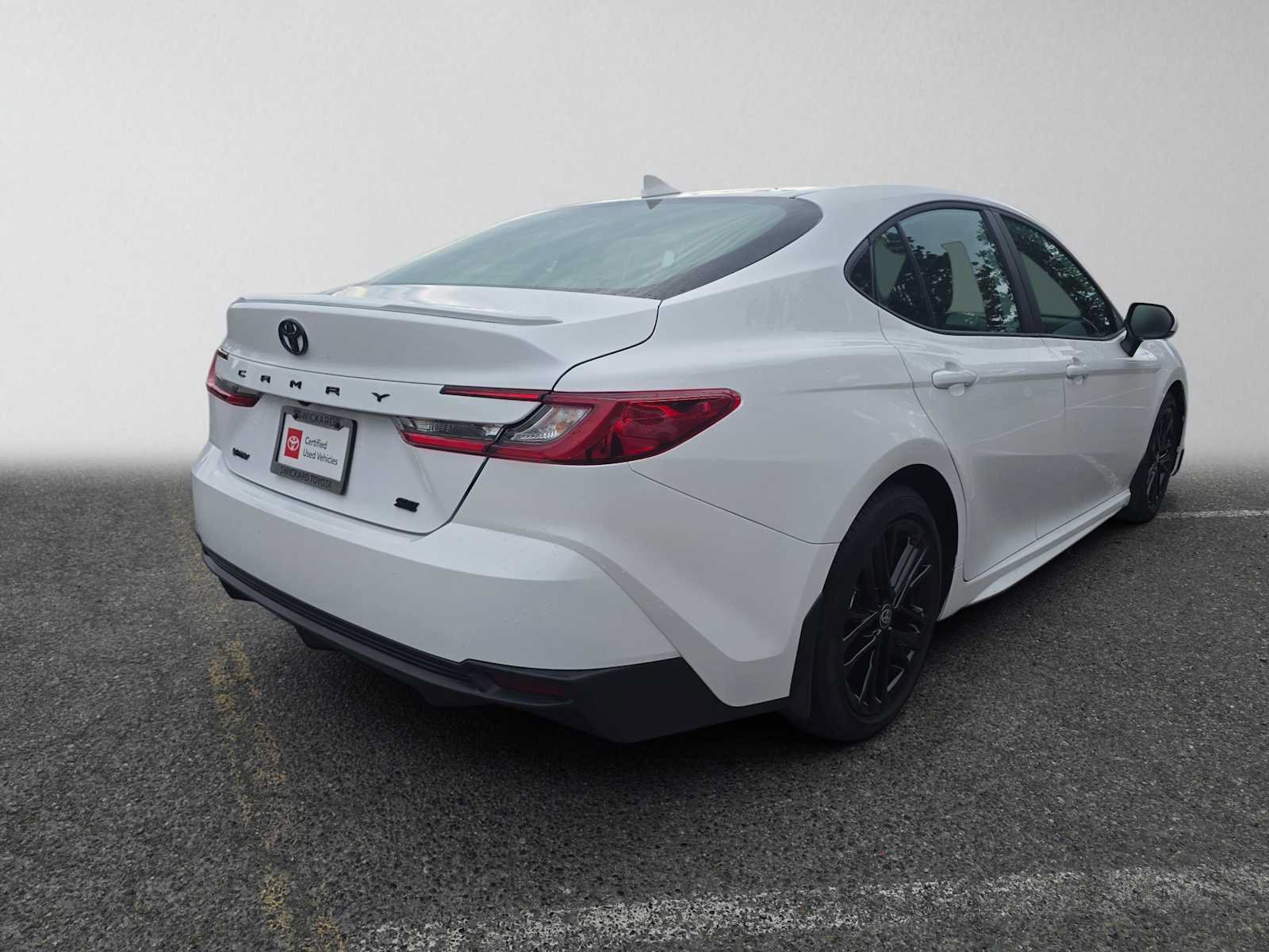 Used 2026 Toyota Camry SE w/ Convenience Package FWD image 3