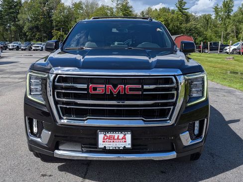 Used 2022 GMC Yukon XL SLT w/ SLT Premium Package AWD/4WD image 2