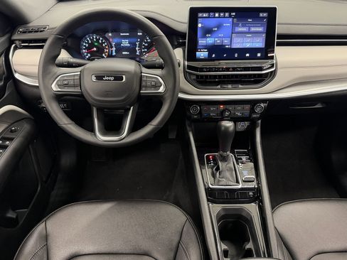 Used 2025 Jeep Compass Limited image 23