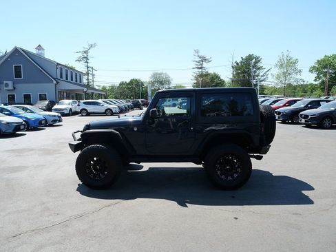 Used 2016 Jeep Wrangler Sahara w/ Connectivity Group AWD/4WD image 7