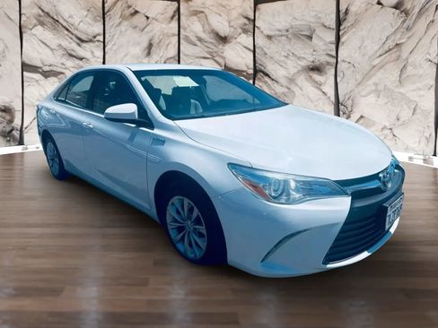 Used 2015 Toyota Camry LE image 5