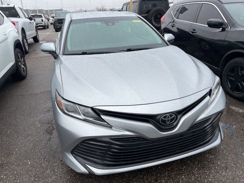 Used 2018 Toyota Camry LE image 19